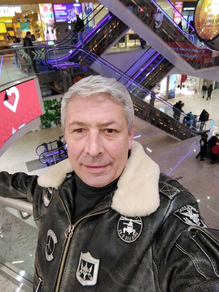  52601209  Slavik, 57 ,    