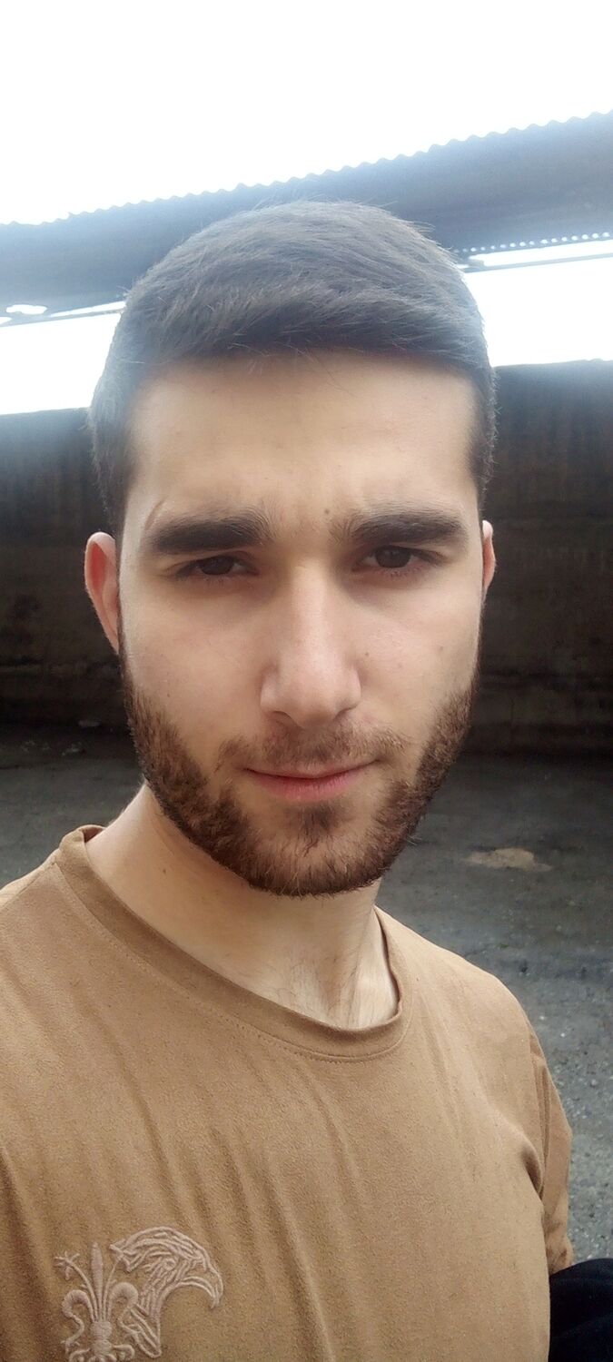  34753929  Narek, 22 ,    