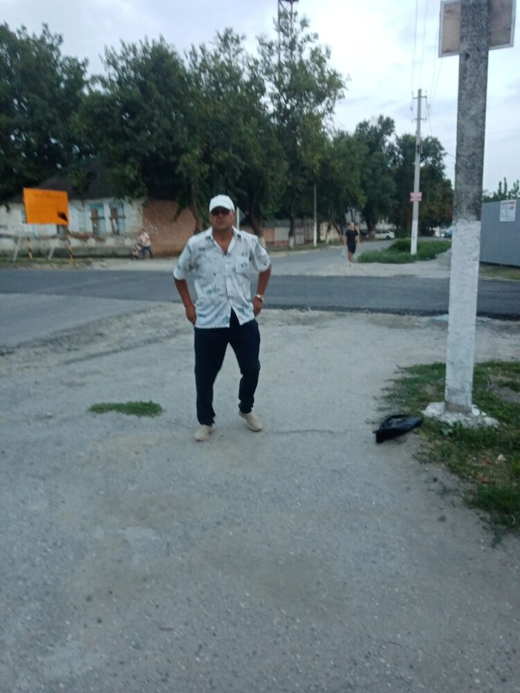  54123819  Sanya Ivanov, 48 ,    