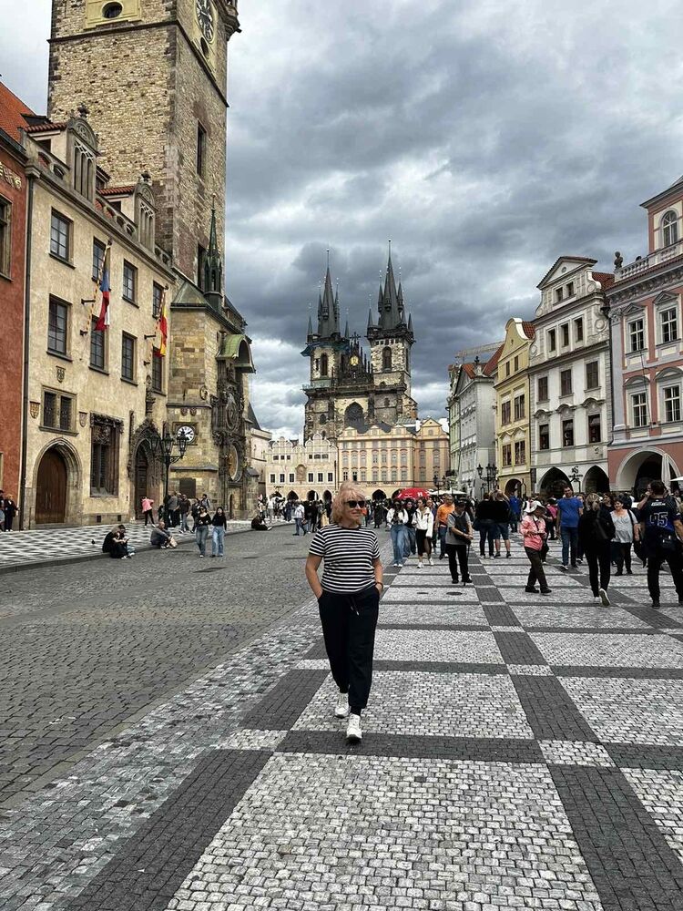  46862909  Irina, 63 ,    Praha