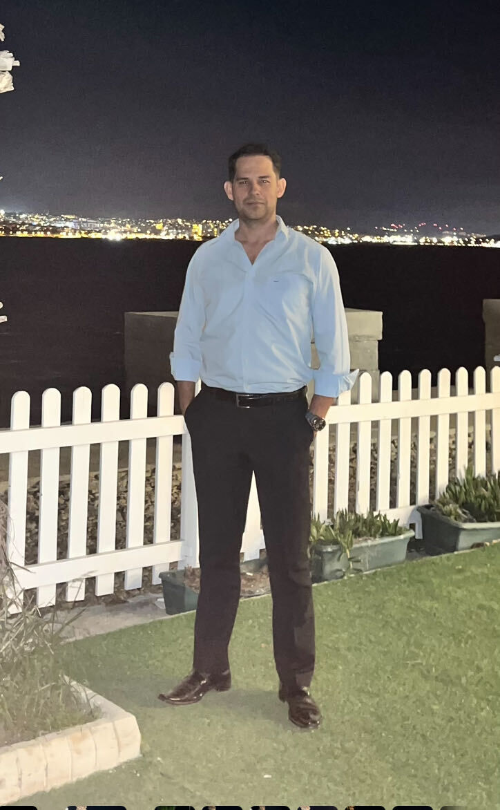  53062359  Halil, 38 ,    