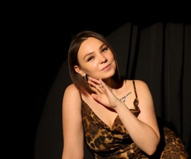  54553469  , 33 ,    --