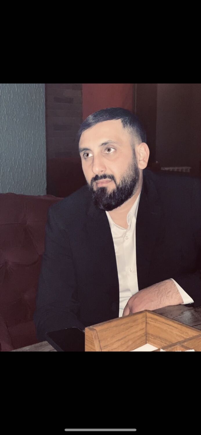  43298919  Arthur, 35 ,    