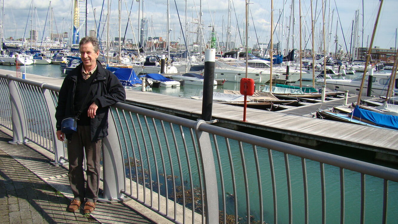  54236959  Tomas, 40 ,    