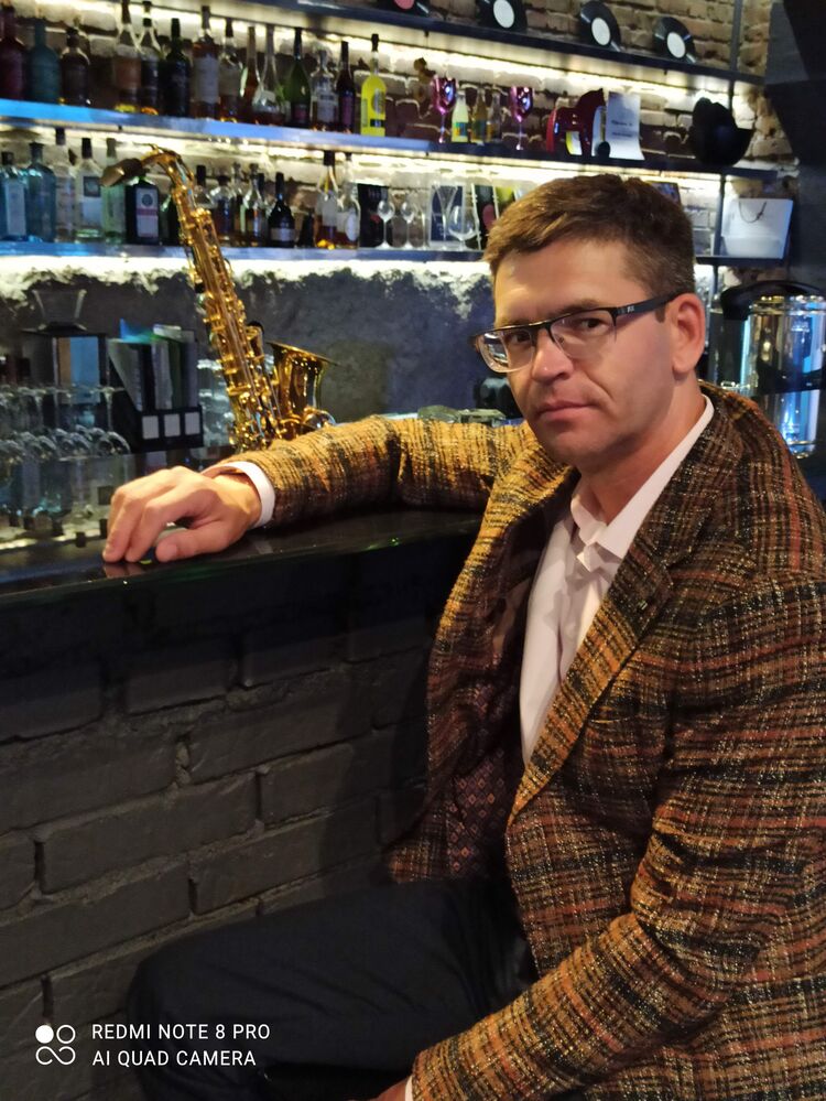  24530199  Alex, 51 ,    