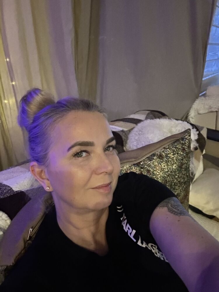  54204739  Elena, 48 ,    -