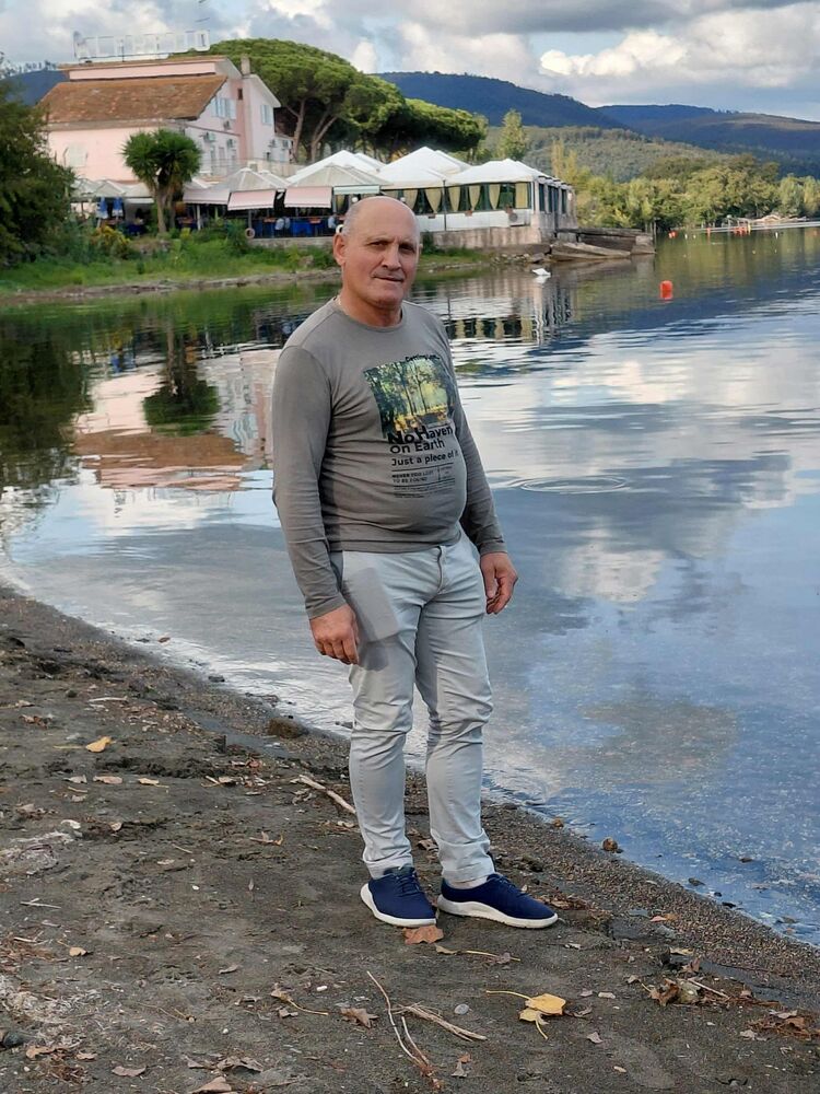  54455809  Vasco, 58 ,    Frascati