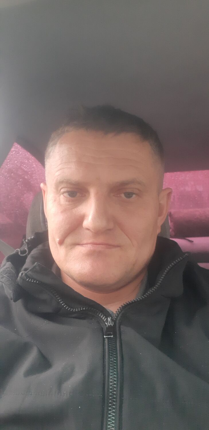  54745839  Viktor, 46 ,    