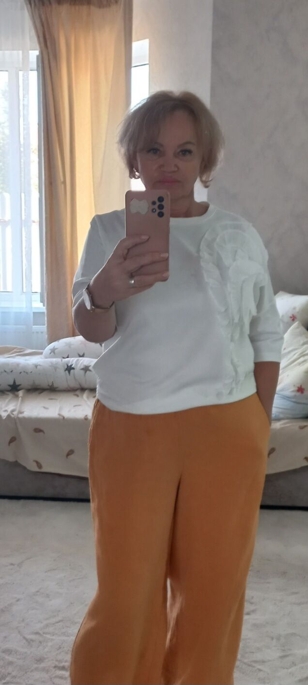  53446469  Larisa, 54 ,    