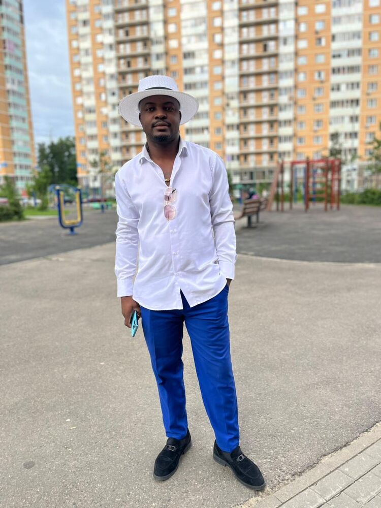  54823809  Dannick eba, 40 ,    