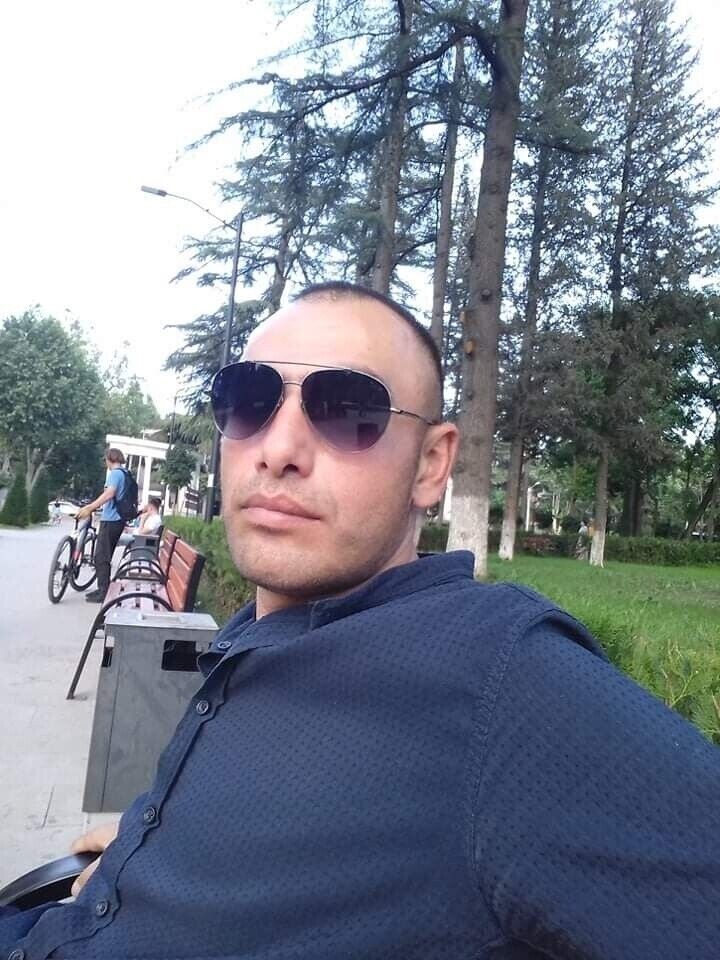  39512499  Gaga, 45 ,    