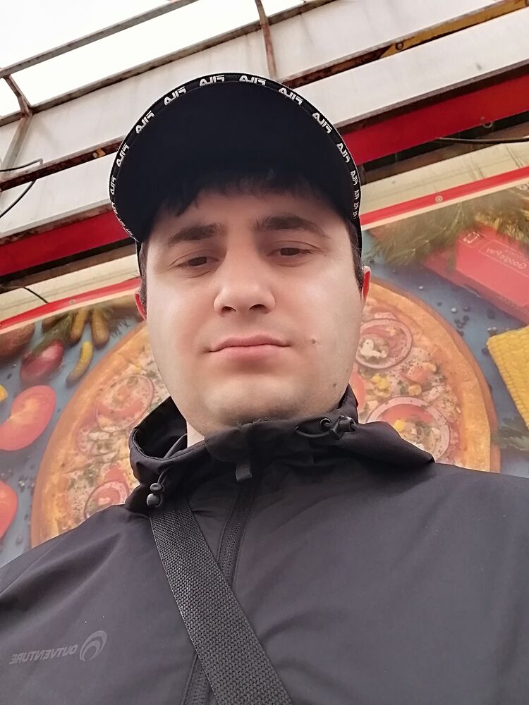  -,   Alexander, 32 ,   ,   , c , 