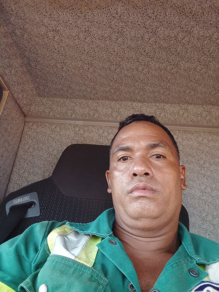  24255419  Felix, 49 ,    