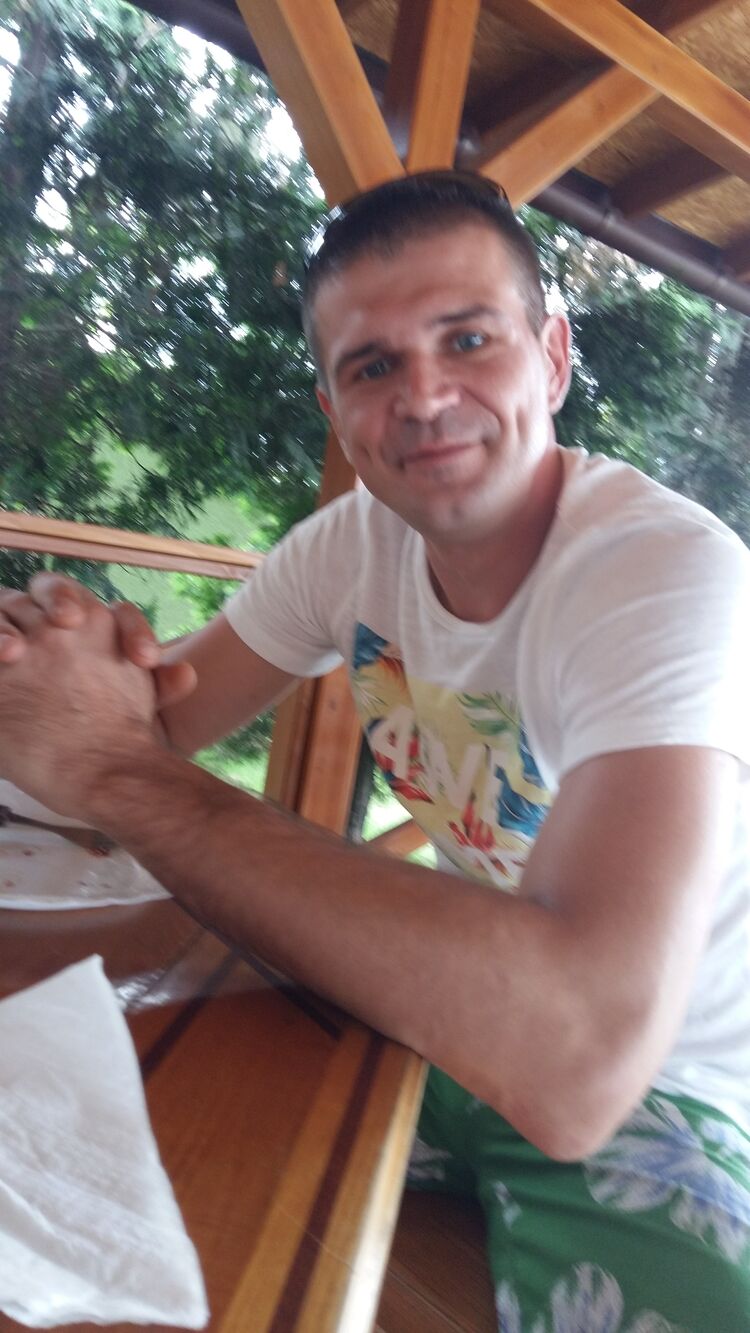  ,   Sasha, 40 ,   ,   