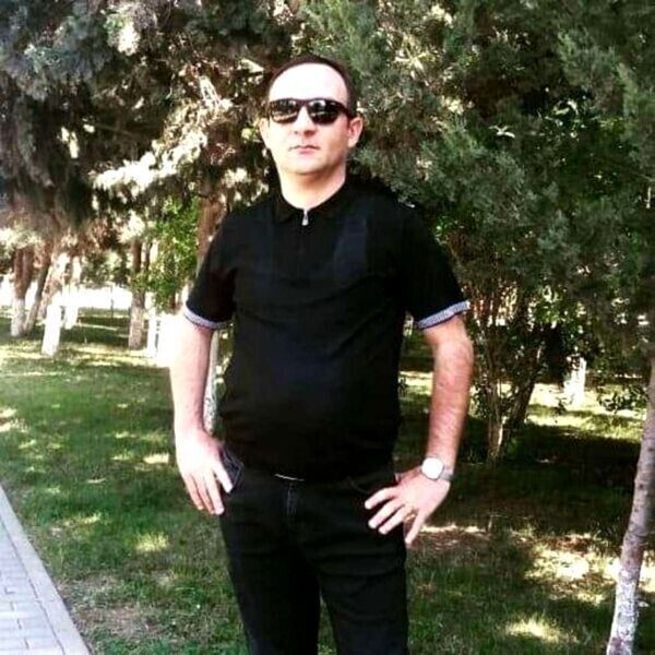  43493839  Emil, 47 ,    