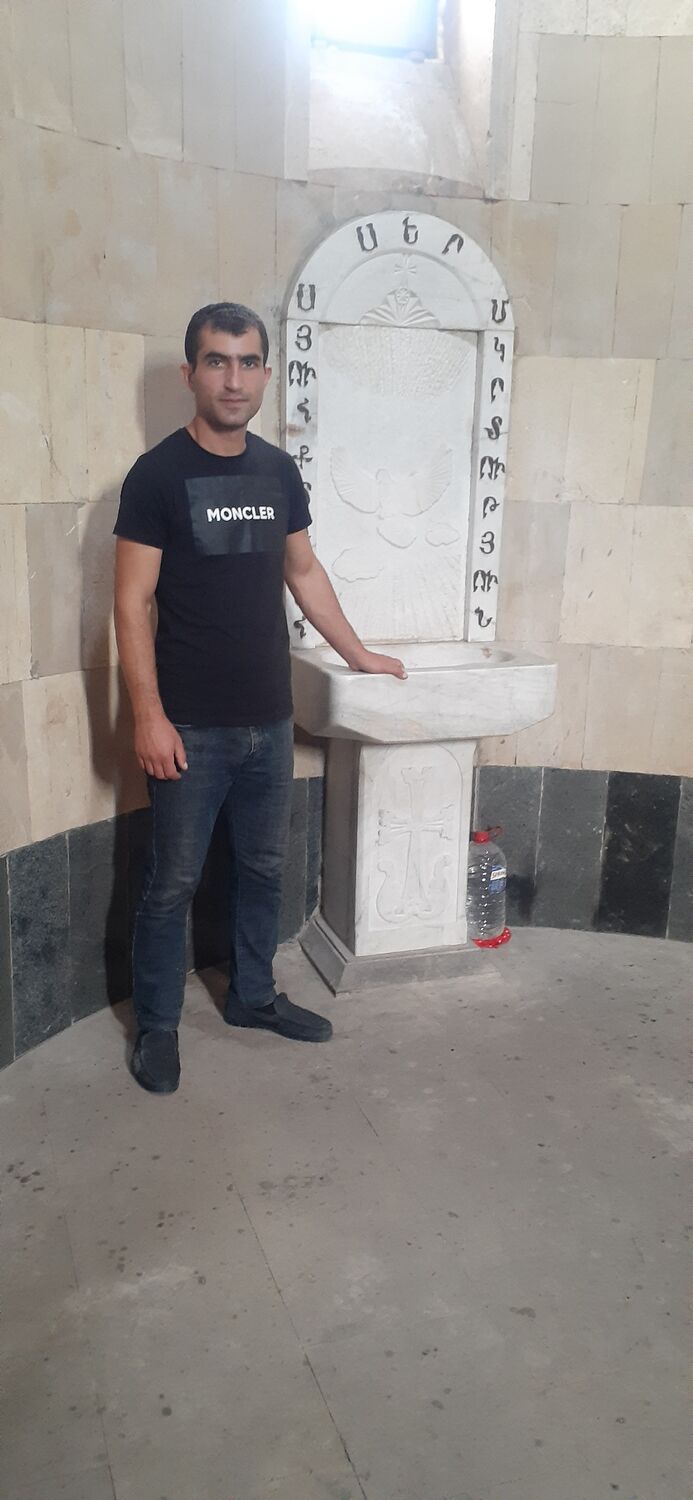  30723279  Gegham, 29 ,    