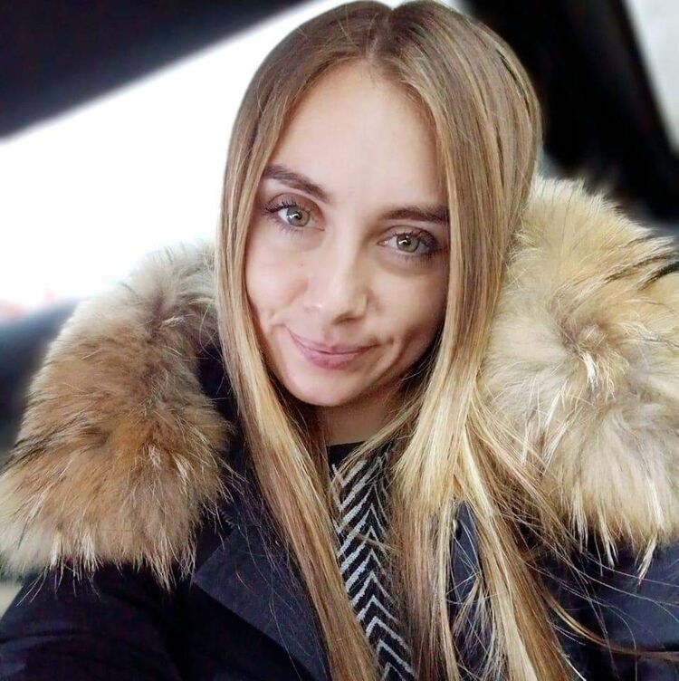  43707899  Iustina, 27 ,    