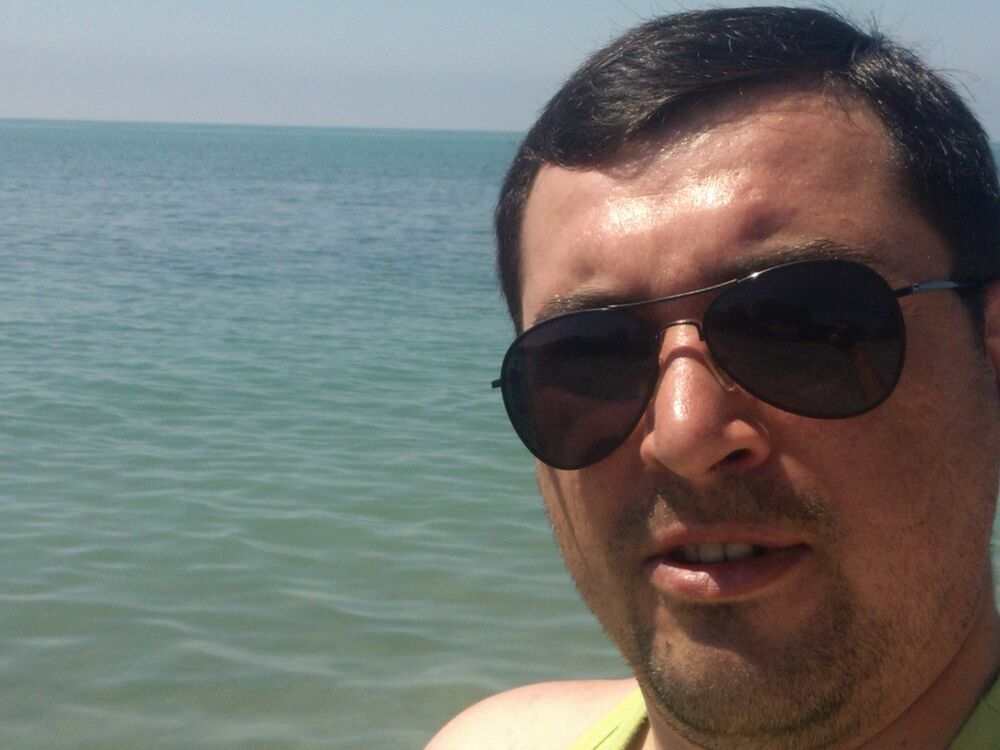  ,   Viktor, 43 ,   