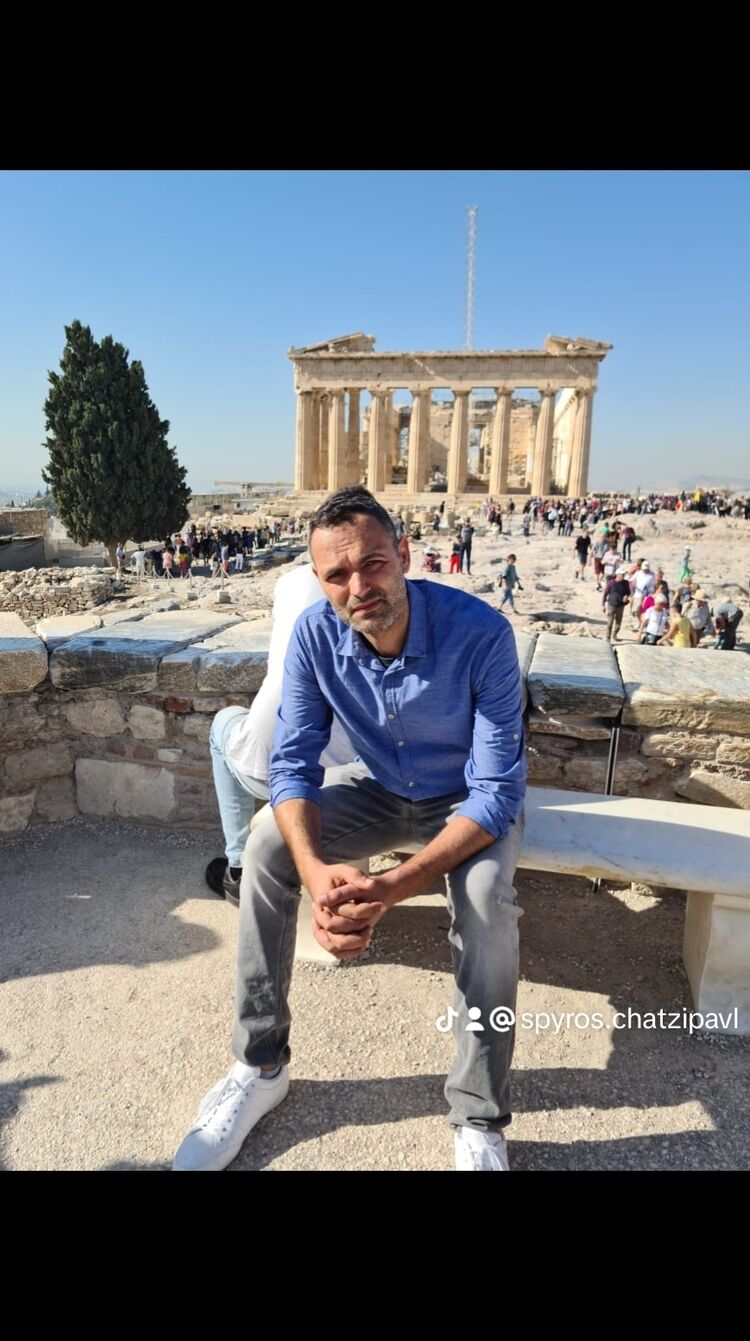  46229339  Spyros, 44 ,    Limassol