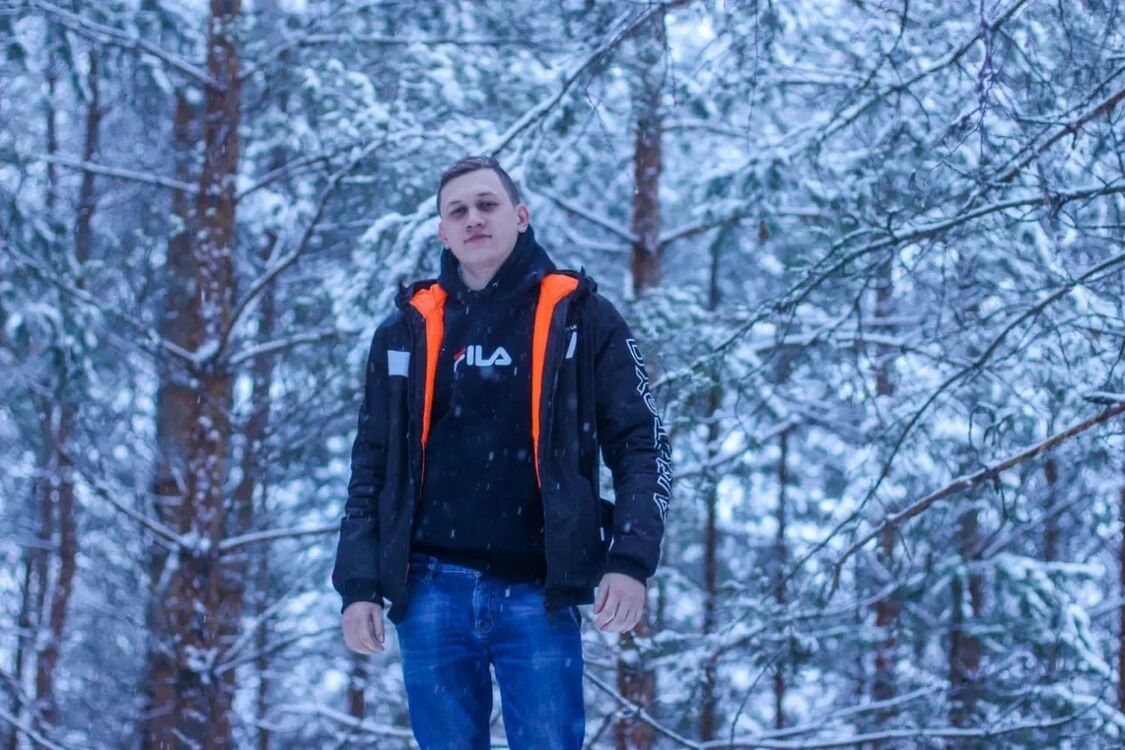  44512699  Viktor, 27 ,    