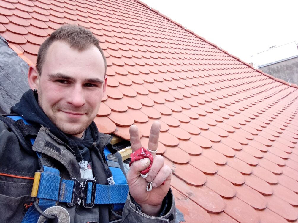  23252429  Vladyslav, 28 ,    