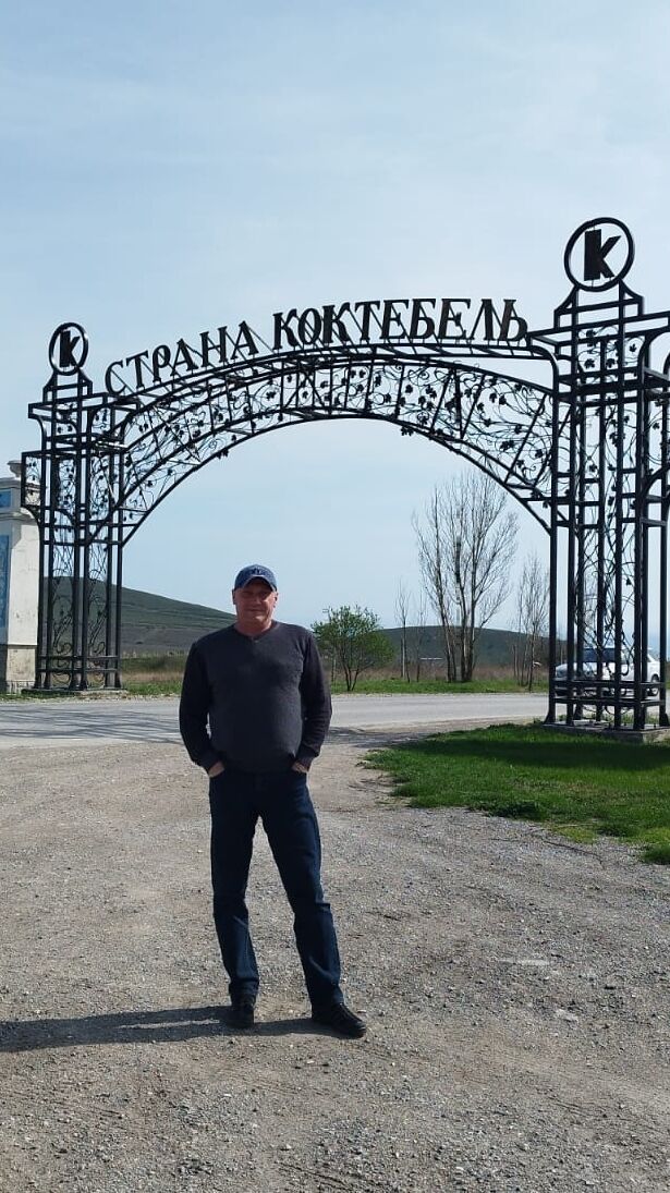  42110289  VLADIMIR, 51 ,    