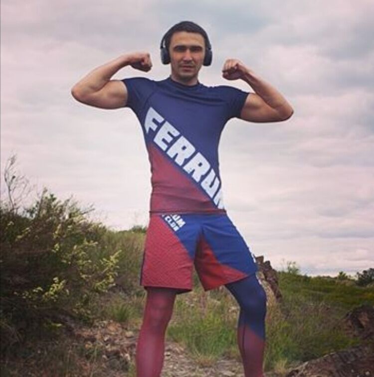  21233119  Shark, 35 ,    