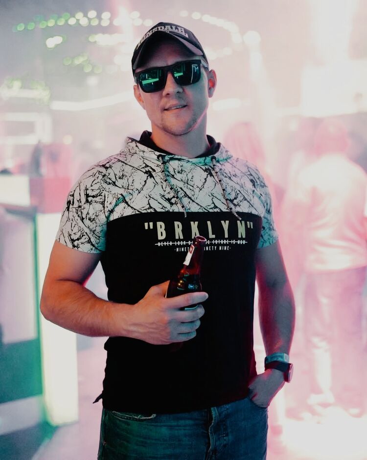  53097029  Right, 33 ,    