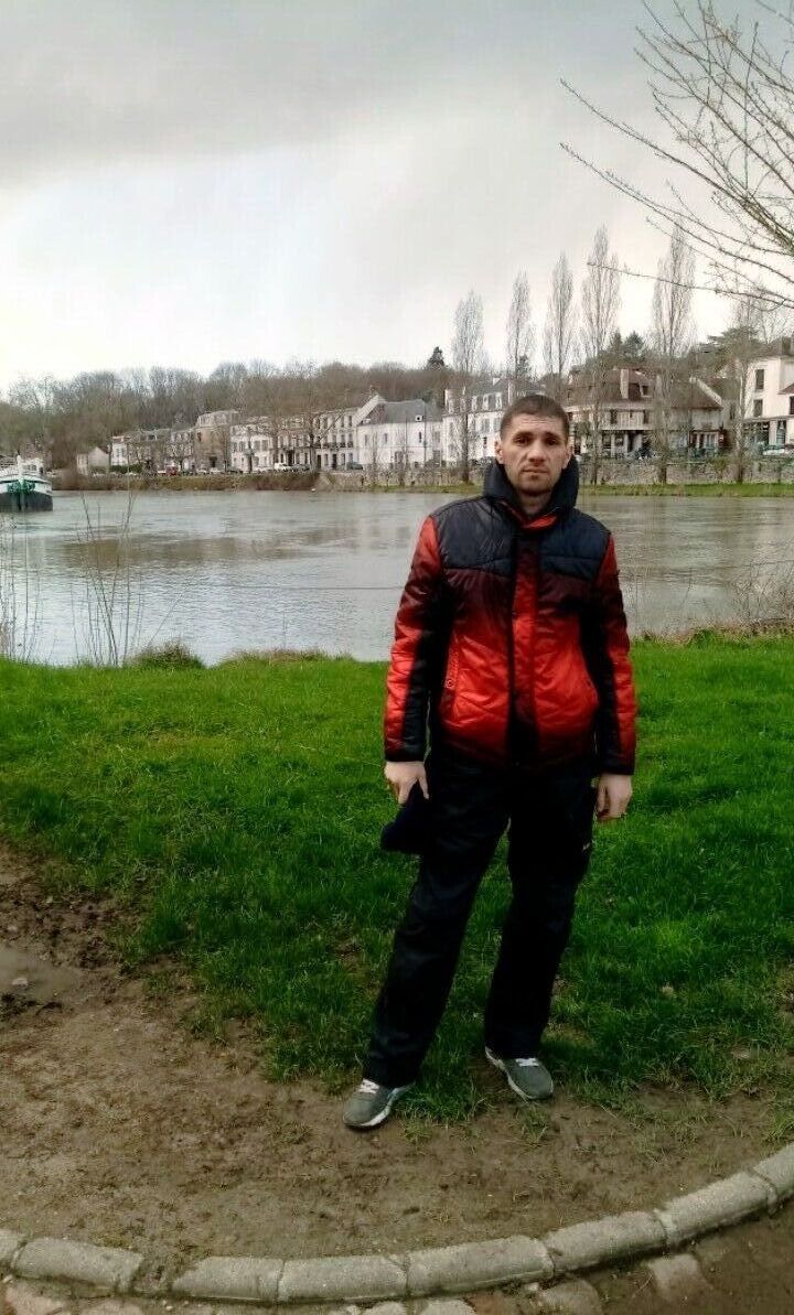  32453999  Andrei, 37 ,    
