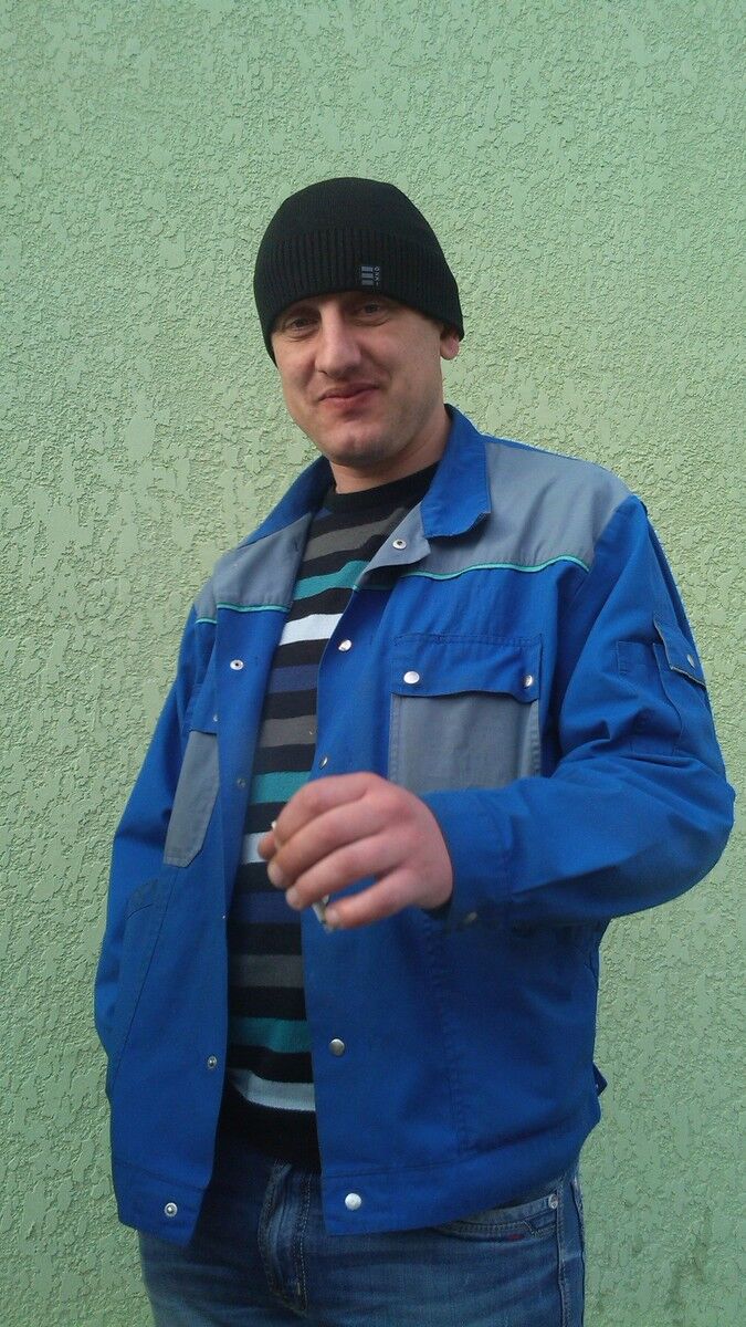  5613449  Andriy83, 42 ,    