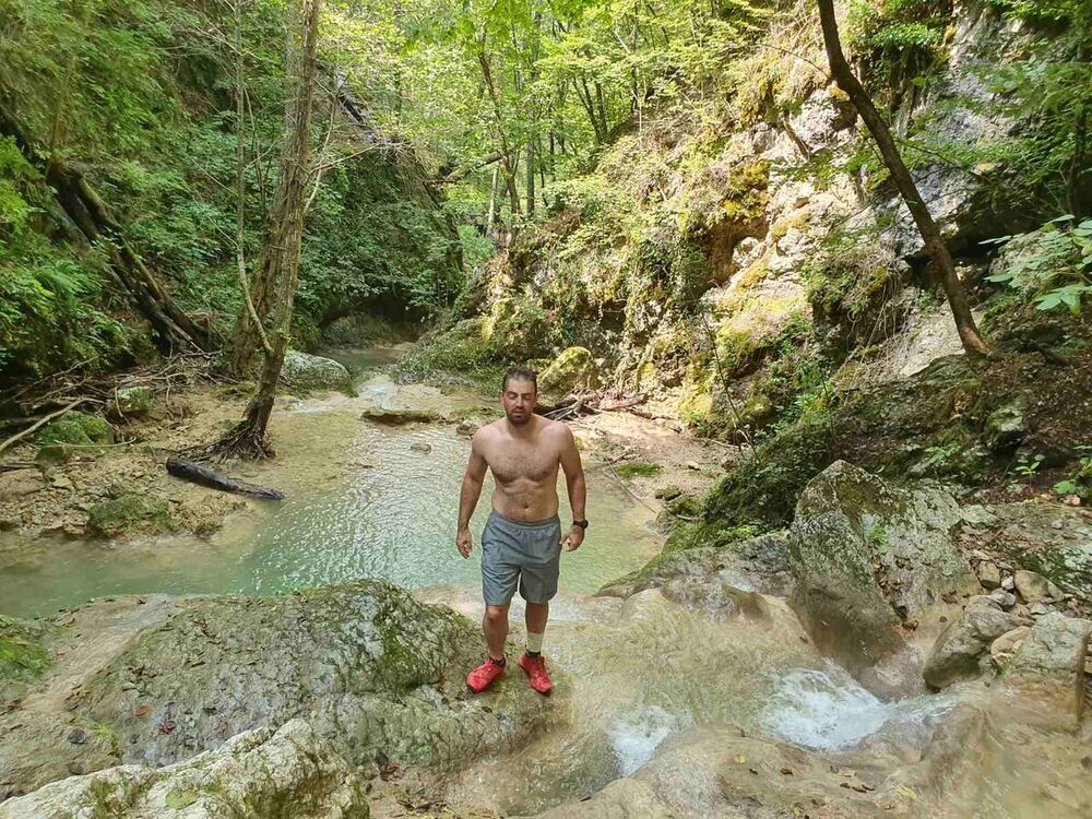  ,   Branislav, 41 ,   ,   , c 