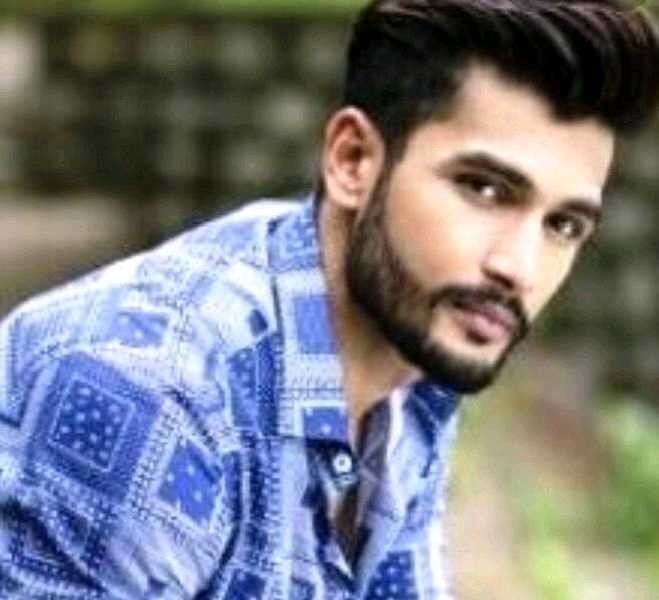  18787059  Zaur, 40 ,    