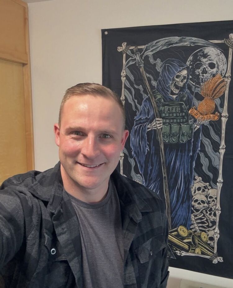  54741089  Leonardo O, 45 ,    -