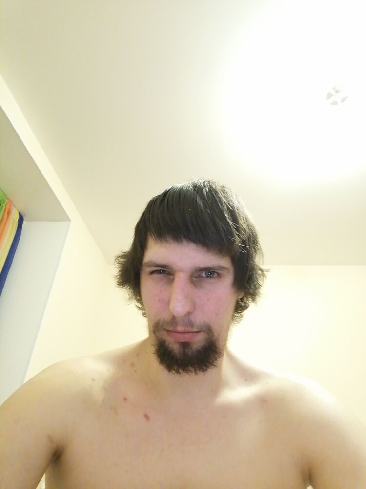  40735839  Leo, 31 ,    
