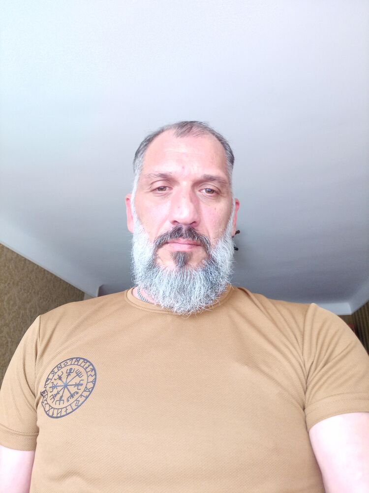  51898049  Guram, 42 ,    