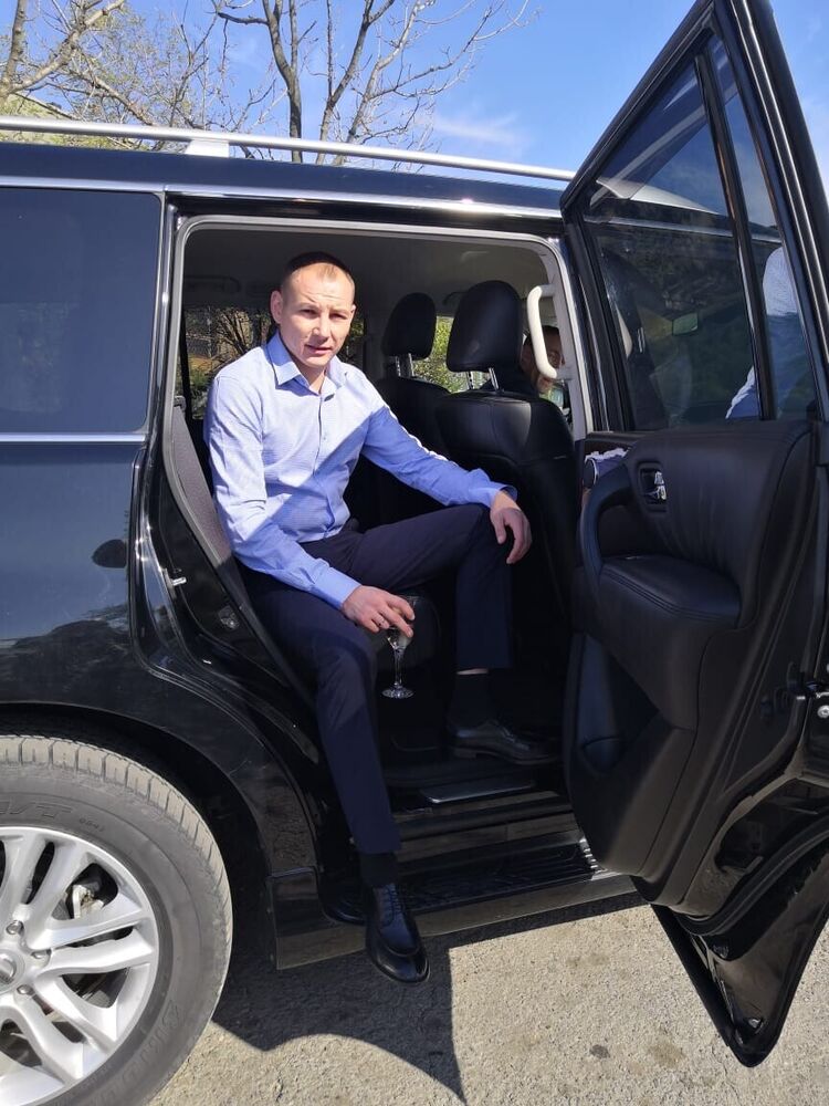  20676149  Maks, 34 ,    