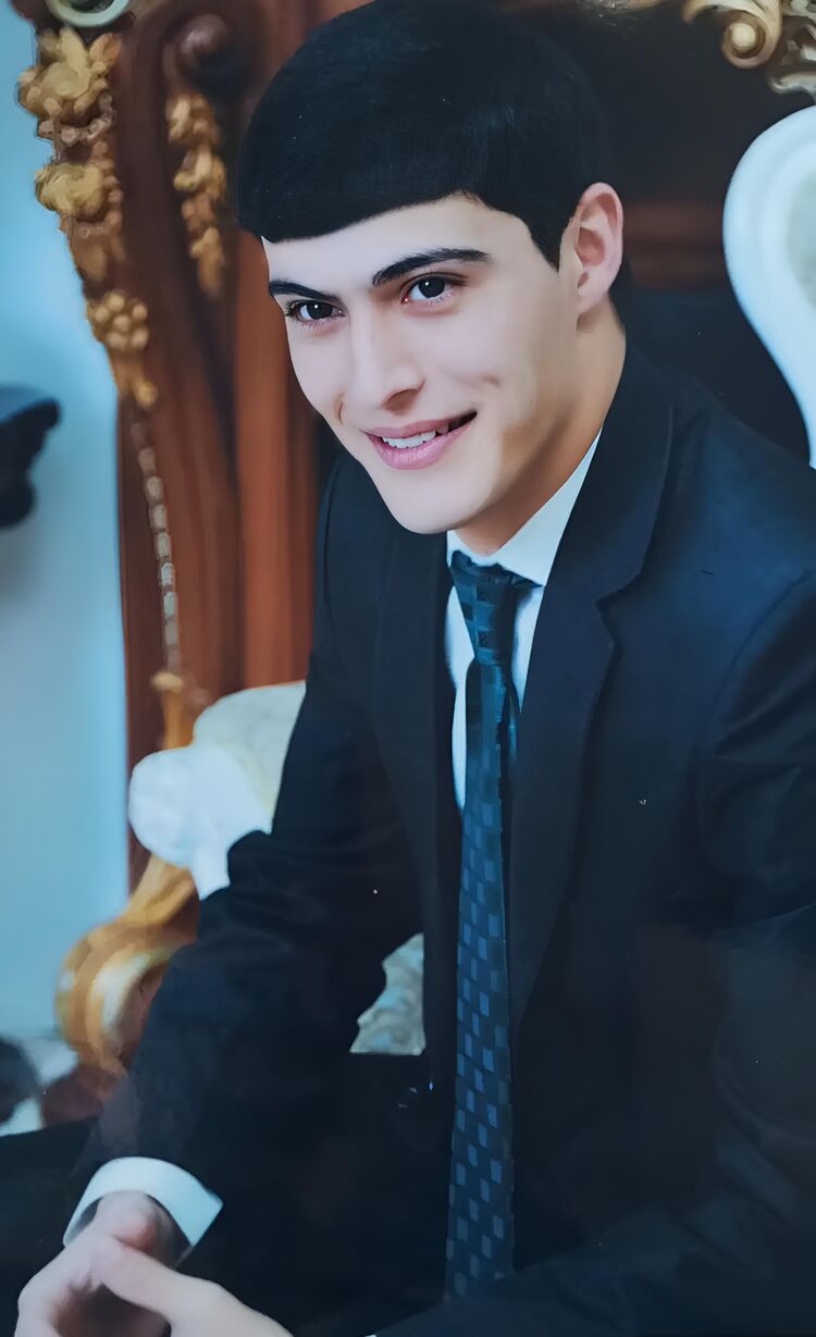  53835029  Eziz, 34 ,    