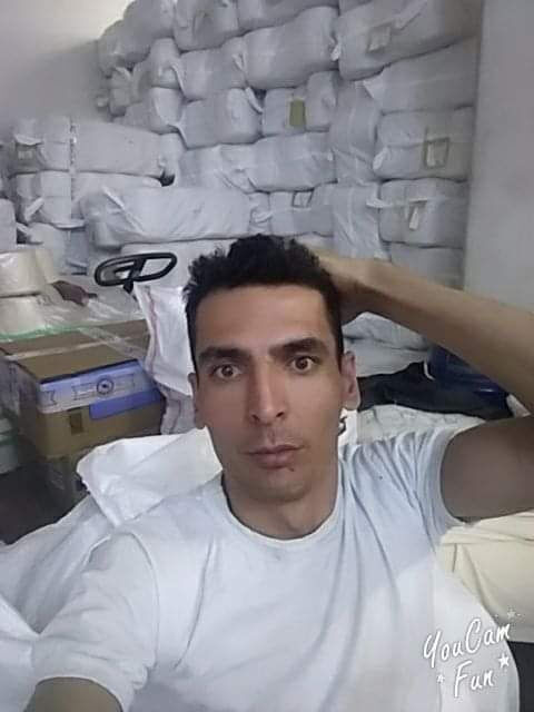  38651439  Artur, 39 ,    