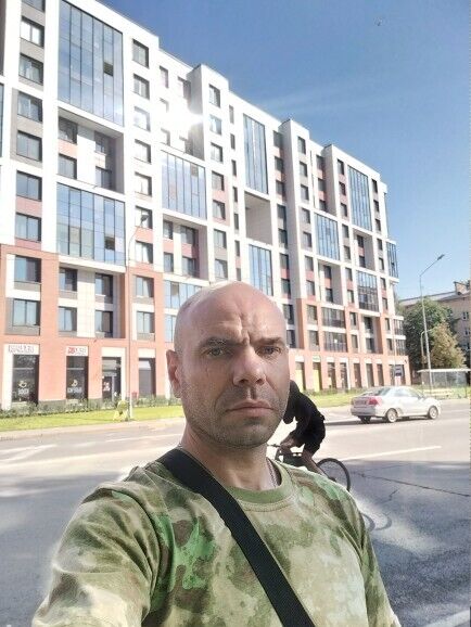  ,   Denis, 42 ,   , 