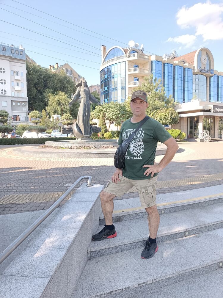  40715509  Evgenii, 44 ,    