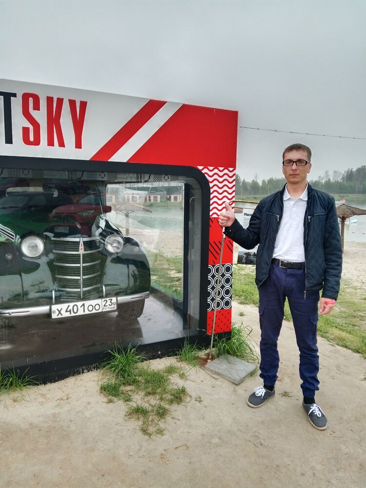  53205749  Petr, 36 ,    