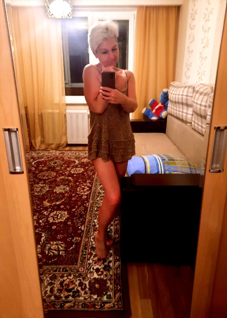  ,   Elena, 47 ,   ,   