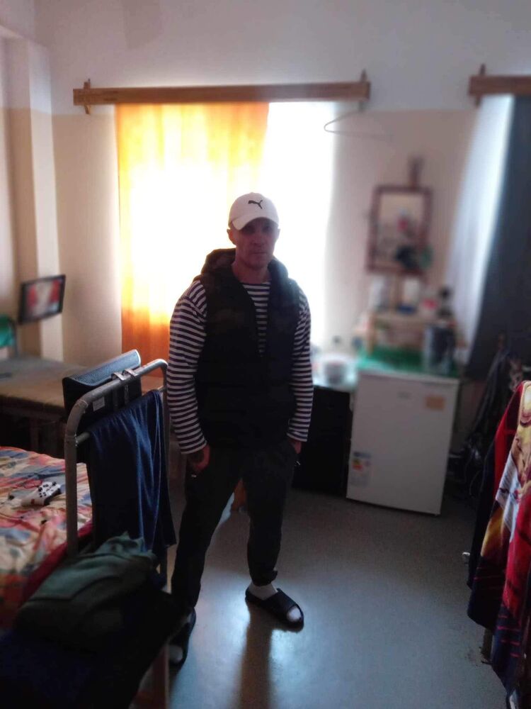  41648349  Vasilij, 47 ,    