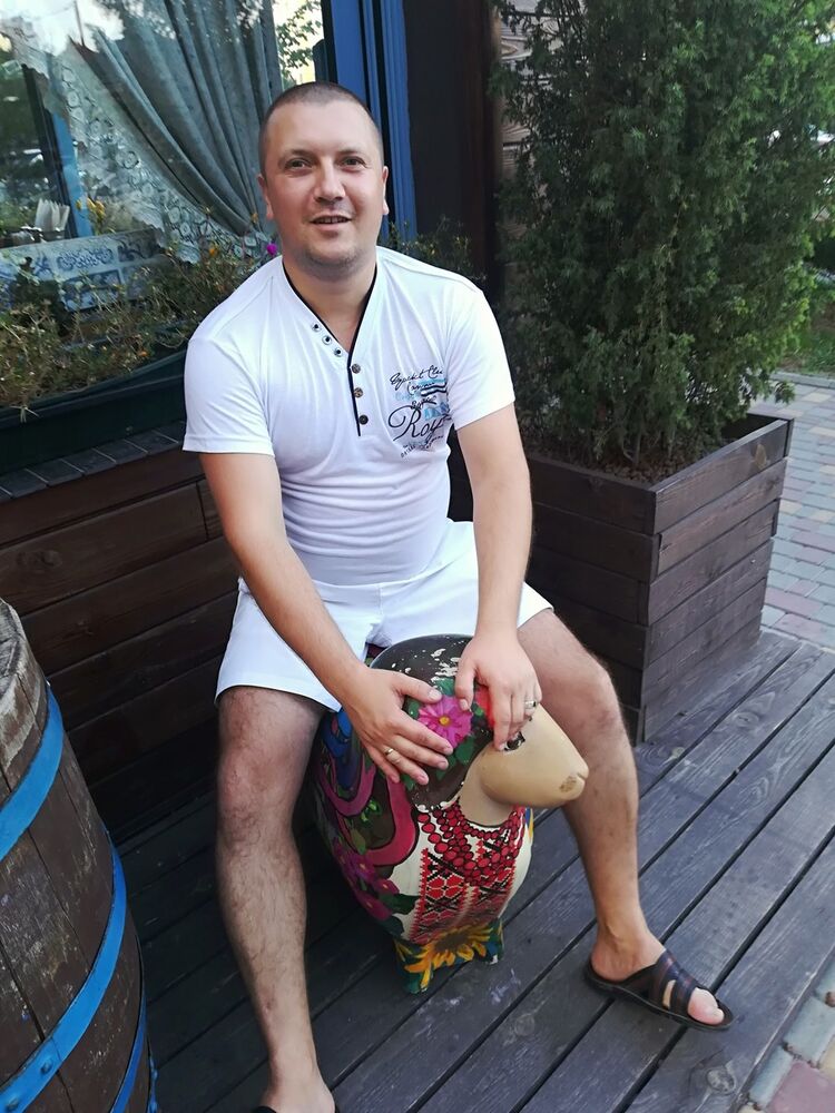  ,   Andrej, 33 ,   