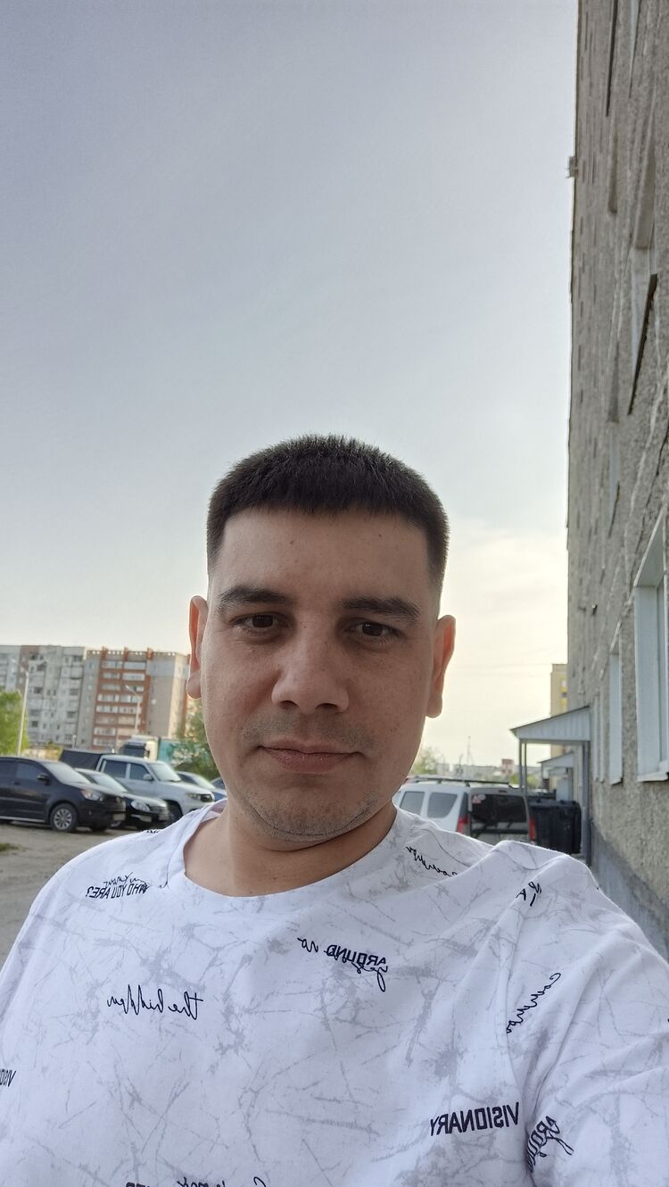  42383319  Roman, 40 ,    