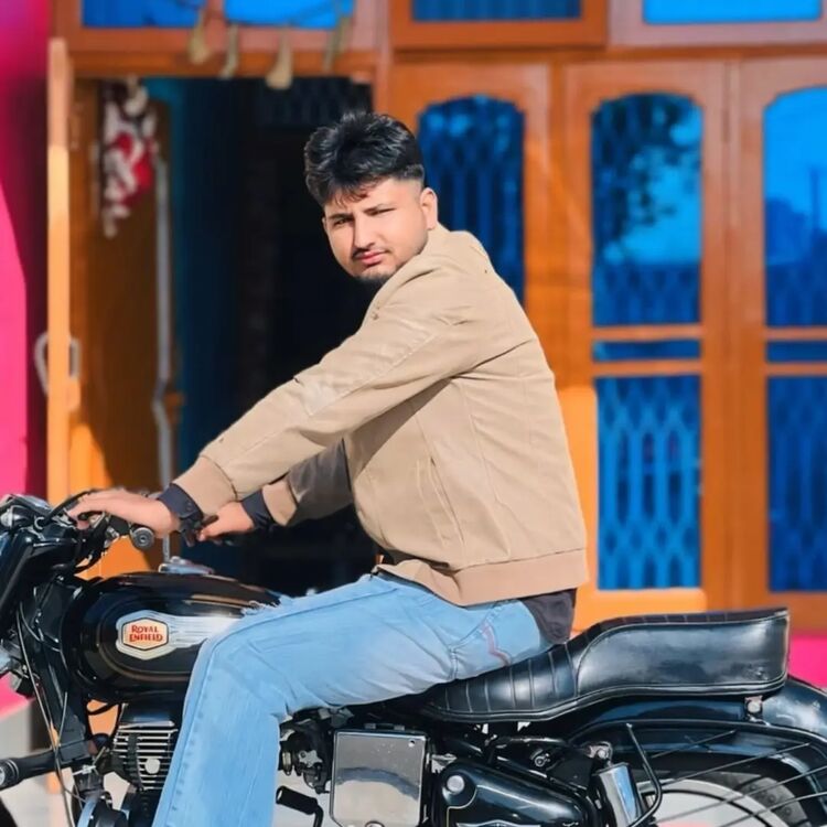  54597199  Michael, 25 ,    