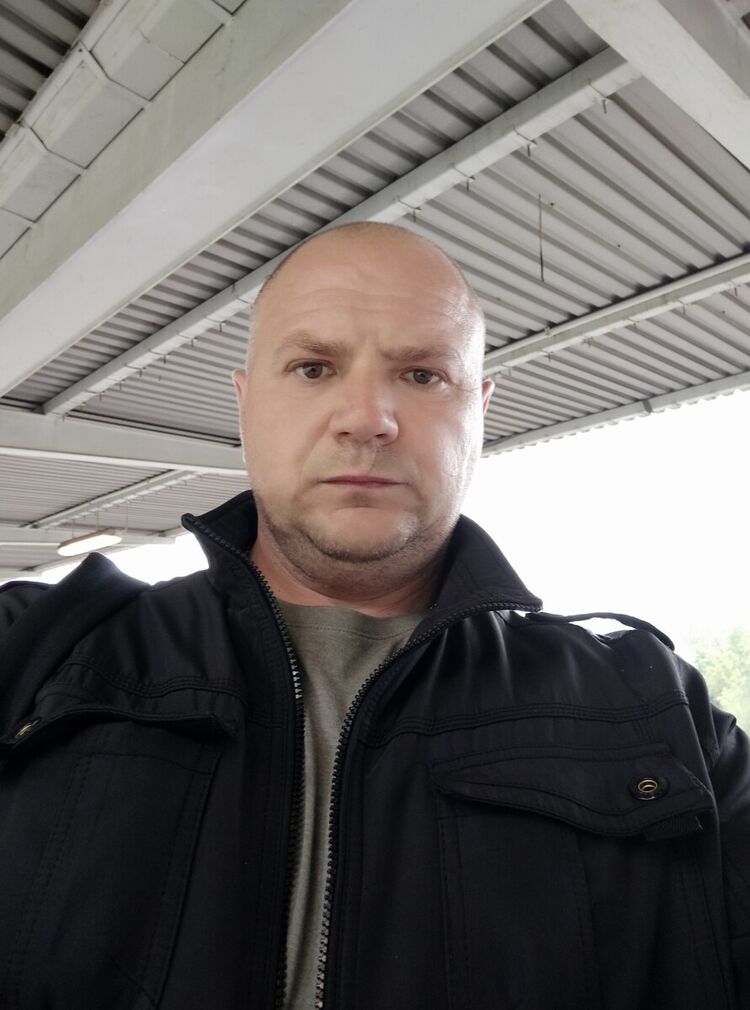  22529099  Iwan, 47 ,    