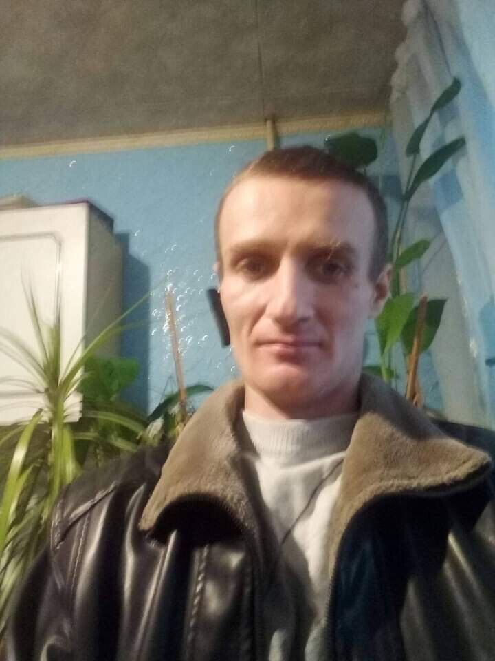  22330589  Vlad, 43 ,    