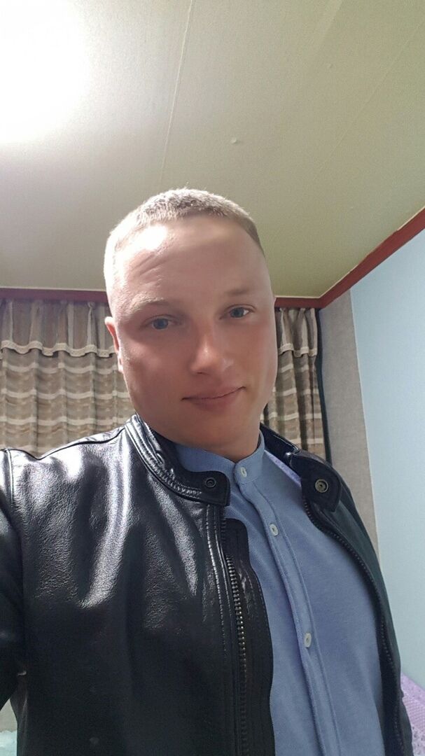  52527389  Andrew, 38 ,    -