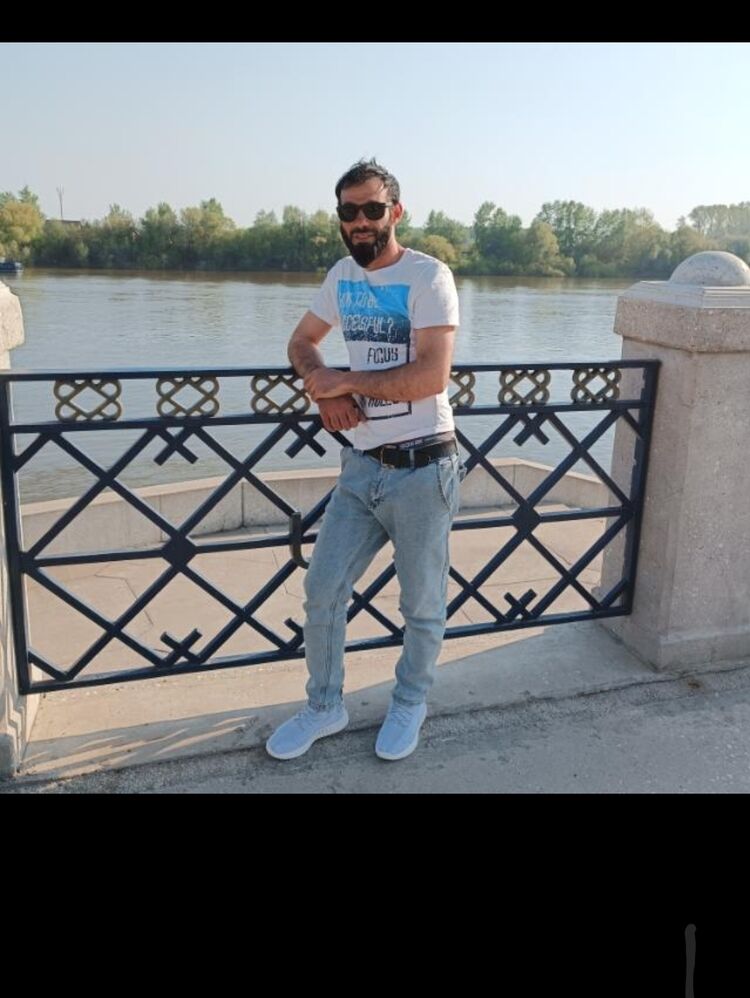  ,   Ali, 33 ,   ,   
